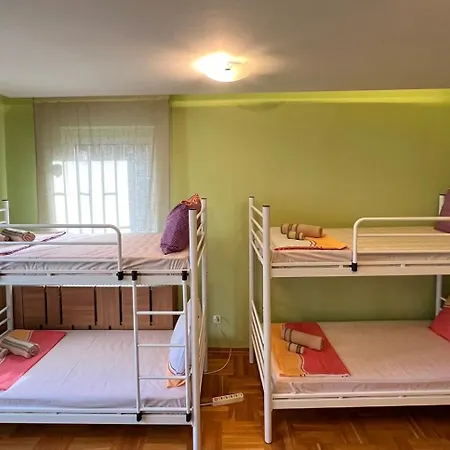 Mumbai Spacious 2bdr Near Vitosha Blvd And Ndk