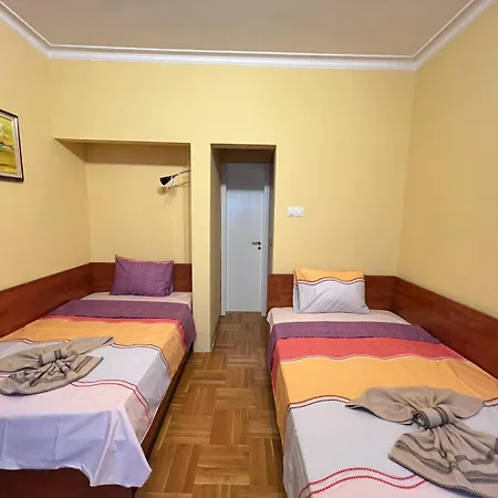 Mumbai Spacious 2bdr Near Vitosha Blvd And Ndk *