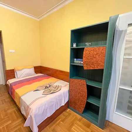 Mumbai Spacious 2bdr Near Vitosha Blvd And Ndk *